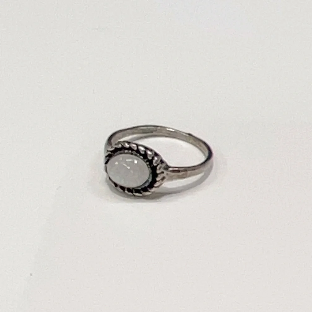Bohemian Vintage Like Ivory Faux Stone Silver plated Ring Size 6.5